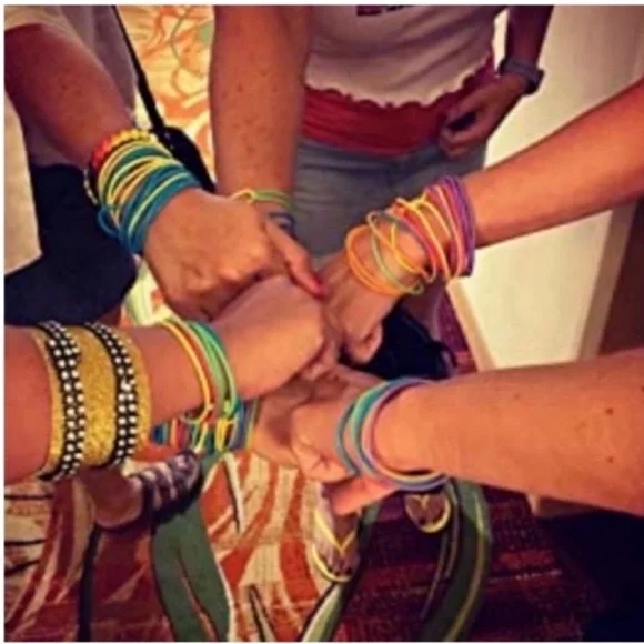 Hot Topic Black Rubber Gummy Bracelets 10 pc Silicone Jelly Wristbands 80s retro - Picture 7 of 10